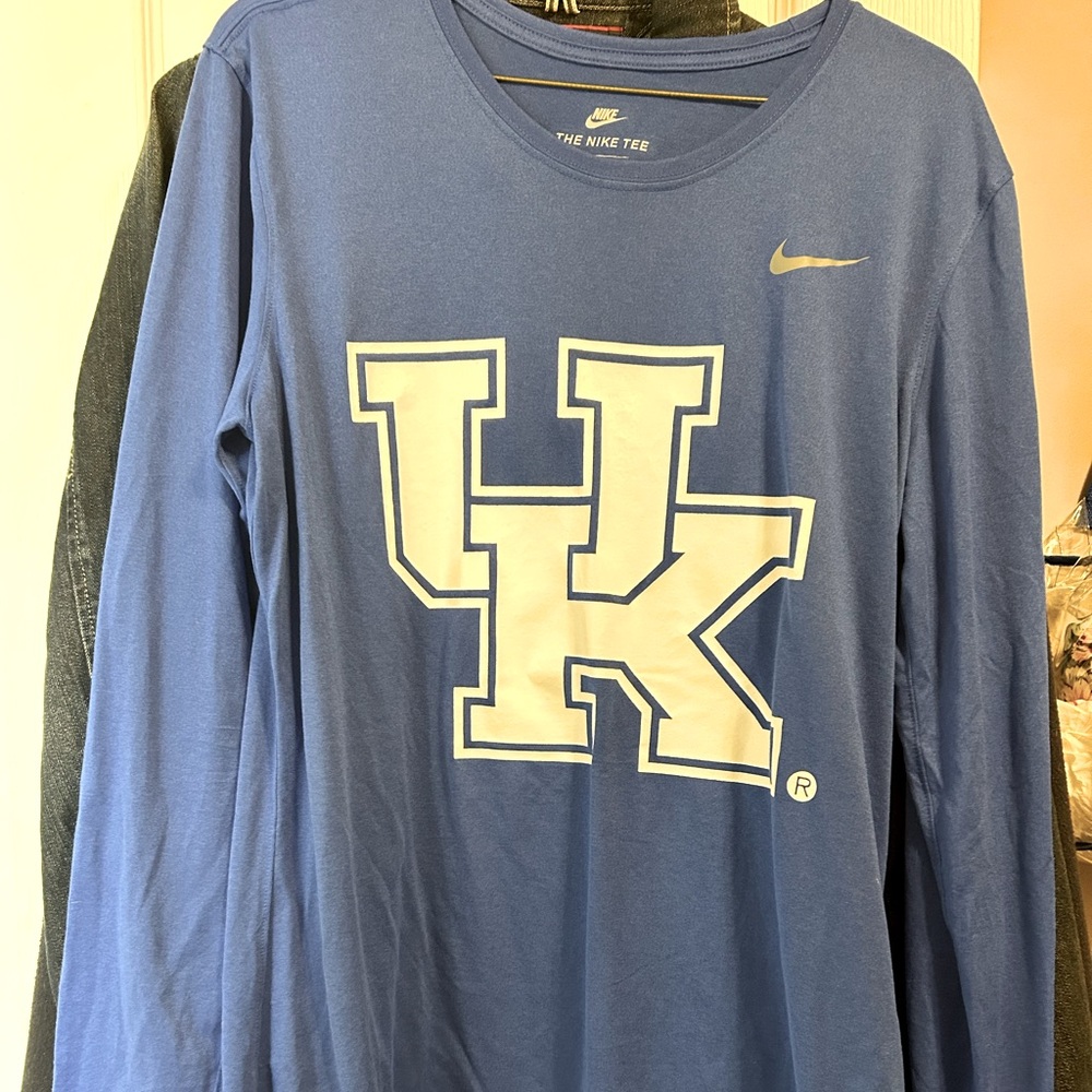 Women’s Nike dri fit UK long sleeve shirt. Like new.